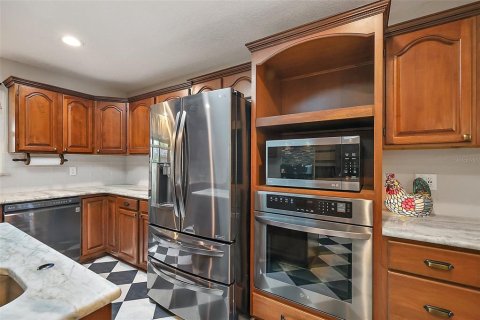 House in Sorrento, Florida 4 bedrooms, 291.34 sq.m. № 1663349 - photo 15