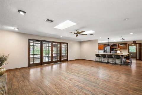 House in Sorrento, Florida 4 bedrooms, 291.34 sq.m. № 1663349 - photo 22