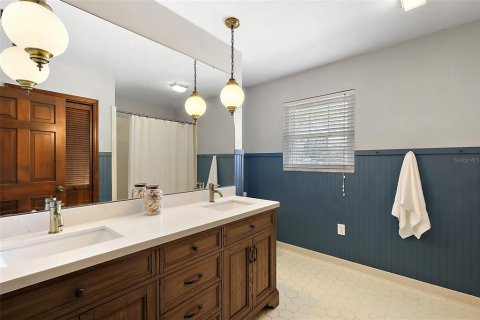 House in Sorrento, Florida 4 bedrooms, 291.34 sq.m. № 1663349 - photo 25