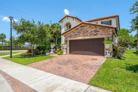 Casa en alquiler en Tamarac, Florida, 4 dormitorios, 226.68 m2 № 2253052 - foto 2