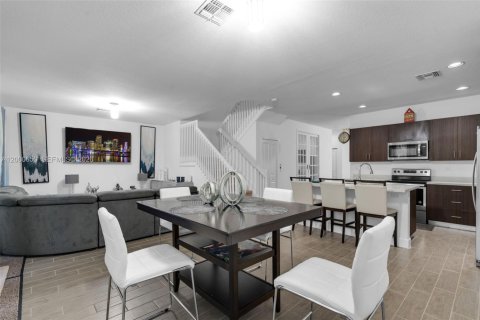 Casa en alquiler en Tamarac, Florida, 4 dormitorios, 226.68 m2 № 2253052 - foto 13