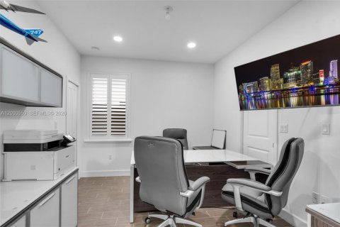 Casa en alquiler en Tamarac, Florida, 4 dormitorios, 226.68 m2 № 2253052 - foto 20