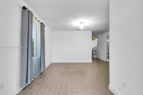 Casa en alquiler en Tamarac, Florida, 4 dormitorios, 226.68 m2 № 2253052 - foto 7