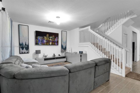 Casa en alquiler en Tamarac, Florida, 4 dormitorios, 226.68 m2 № 2253052 - foto 18