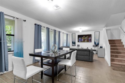Casa en alquiler en Tamarac, Florida, 4 dormitorios, 226.68 m2 № 2253052 - foto 12