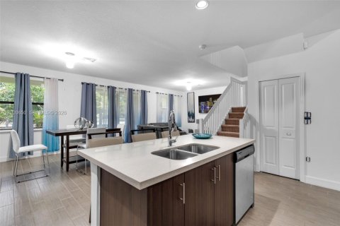 Casa en alquiler en Tamarac, Florida, 4 dormitorios, 226.68 m2 № 2253052 - foto 11
