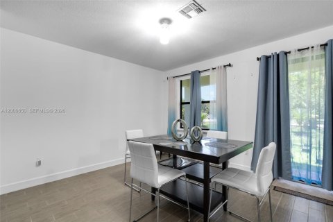 Casa en alquiler en Tamarac, Florida, 4 dormitorios, 226.68 m2 № 2253052 - foto 14