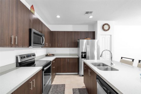 Casa en alquiler en Tamarac, Florida, 4 dormitorios, 226.68 m2 № 2253052 - foto 10