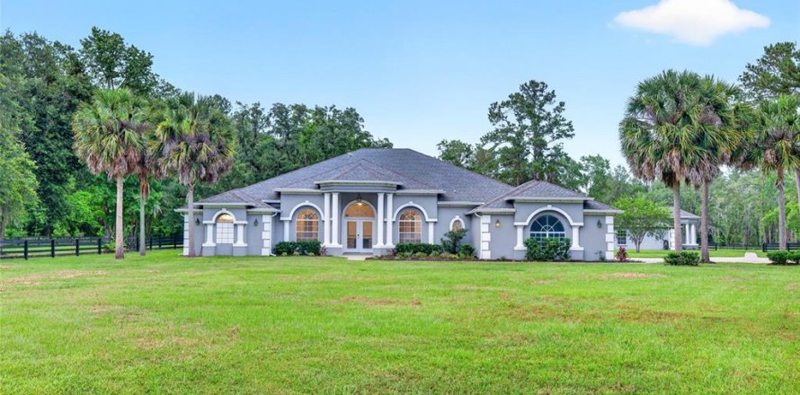 House in Williston, Florida 6 bedrooms, 443.98 sq.m. № 2235737