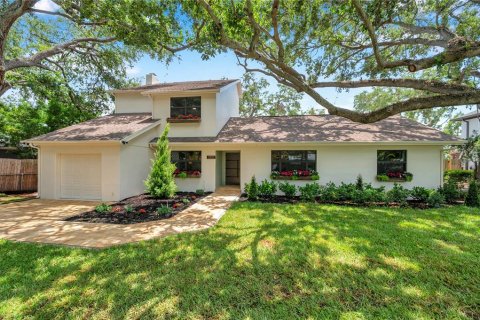 House in Tampa, Florida 4 bedrooms, 305.74 sq.m. № 1844885 - photo 9
