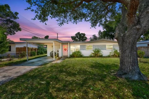 House in Pinellas Park, Florida 3 bedrooms, 128.67 sq.m. № 2115381