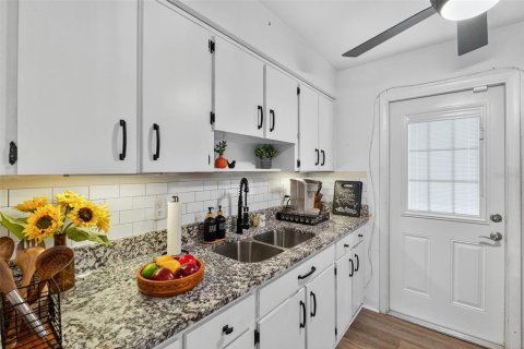 Villa ou maison à vendre à Tampa, Floride: 3 chambres, 90.58 m2 № 1844537 - photo 13