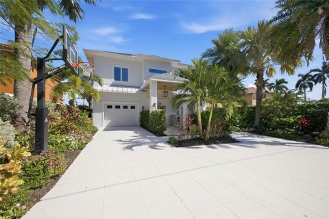 Casa en venta en Bradenton, Florida, 5 dormitorios, 560.76 m2 № 2430624 - foto 2
