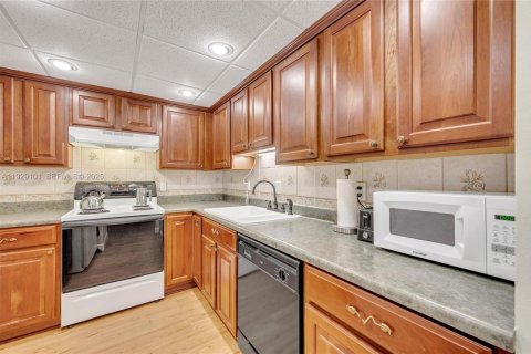 Copropriété à louer à Miami Beach, Floride: 1 chambre, 78.97 m2 № 1987462 - photo 6