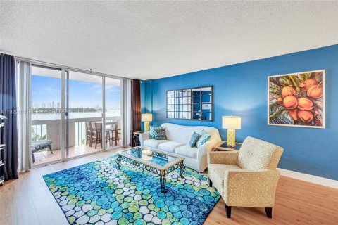 Copropriété à louer à Miami Beach, Floride: 1 chambre, 78.97 m2 № 1987462 - photo 2