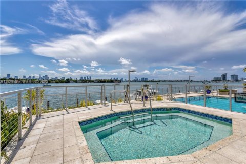 Copropriété à louer à Miami Beach, Floride: 1 chambre, 78.97 m2 № 1987462 - photo 12