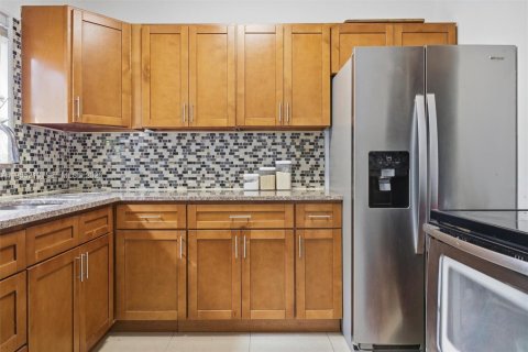 House in Miami, Florida 3 bedrooms, 170.85 sq.m. № 2010160 - photo 7