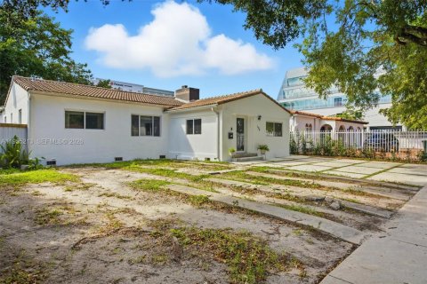 House in Miami, Florida 3 bedrooms, 170.85 sq.m. № 2010160 - photo 27