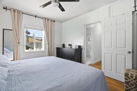 House in Miami, Florida 3 bedrooms, 170.85 sq.m. № 2010160 - photo 15