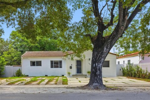 House in Miami, Florida 3 bedrooms, 170.85 sq.m. № 2010160 - photo 24