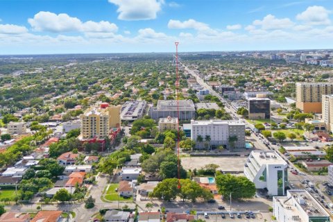 House in Miami, Florida 3 bedrooms, 170.85 sq.m. № 2010160 - photo 2