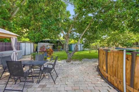 House in Miami, Florida 3 bedrooms, 170.85 sq.m. № 2010160 - photo 19