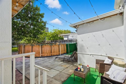 House in Miami, Florida 3 bedrooms, 170.85 sq.m. № 2010160 - photo 22