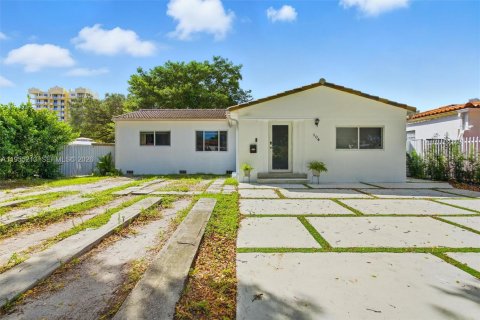 House in Miami, Florida 3 bedrooms, 170.85 sq.m. № 2010160 - photo 25