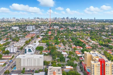 House in Miami, Florida 3 bedrooms, 170.85 sq.m. № 2010160 - photo 5