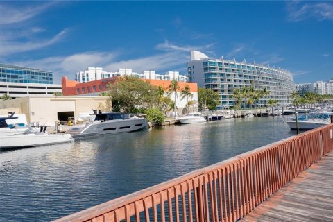 Townhouse in Miami, Florida 3 bedrooms, 134.71 sq.m. № 2245489 - photo 5