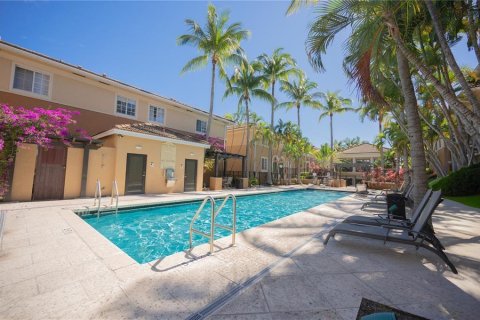 Townhouse in Miami, Florida 3 bedrooms, 134.71 sq.m. № 2245489 - photo 21