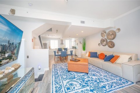 Townhouse in Miami, Florida 3 bedrooms, 134.71 sq.m. № 2245489 - photo 3