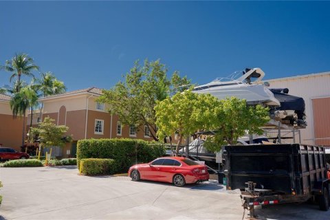 Townhouse in Miami, Florida 3 bedrooms, 134.71 sq.m. № 2245489 - photo 24