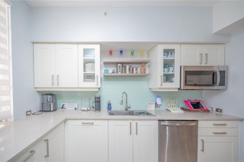 Townhouse in Miami, Florida 3 bedrooms, 134.71 sq.m. № 2245489 - photo 2