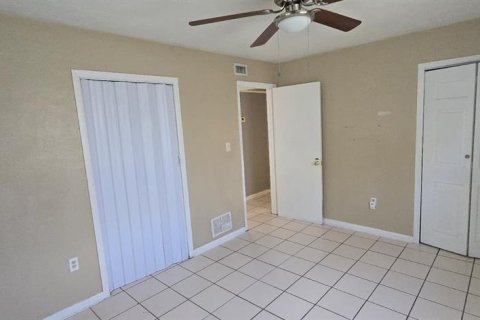 Villa ou maison à louer à Port Charlotte, Floride: 2 chambres, 79.06 m2 № 2409913 - photo 2