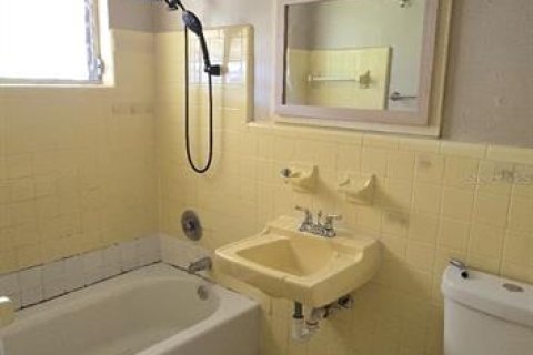 Villa ou maison à louer à Port Charlotte, Floride: 2 chambres, 79.06 m2 № 2409913 - photo 3