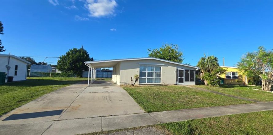 Villa ou maison à Port Charlotte, Floride 2 chambres, 79.06 m2 № 2409913