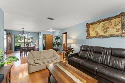 House in Longwood, Florida 4 bedrooms, 183.11 sq.m. № 2378362 - photo 4