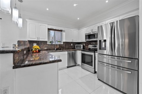 Touwnhouse à vendre à Cutler Bay, Floride: 3 chambres, 120.31 m2 № 2169924 - photo 12