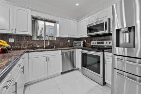 Touwnhouse à vendre à Cutler Bay, Floride: 3 chambres, 120.31 m2 № 2169924 - photo 10