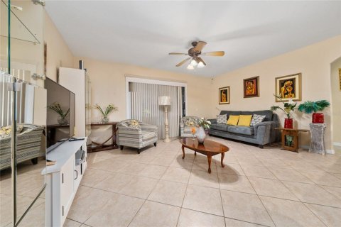 House in Kissimmee, Florida 4 bedrooms, 192.68 sq.m. № 1858320 - photo 20