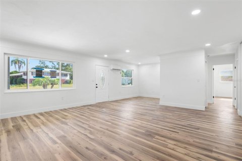 Купить виллу или дом в Кеннет-Сити, Флорида 6 комнат, 117.06м2, № 2258768 - фото 18