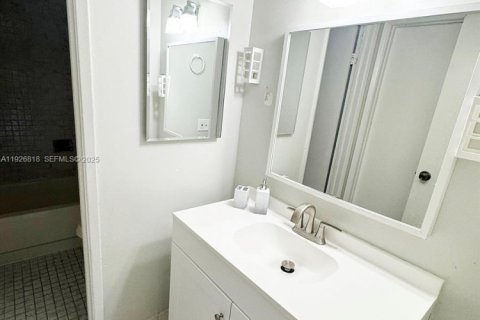 Снять в аренду кондоминиум в Майами, Флорида 2 спальни, 91.14м2, № 1987892 - фото 4