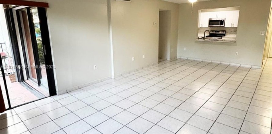 Кондоминиум с 2 спальнями в Майами, Флорида № 1987892