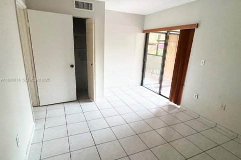 Снять в аренду кондоминиум в Майами, Флорида 2 спальни, 91.14м2, № 1987892 - фото 6