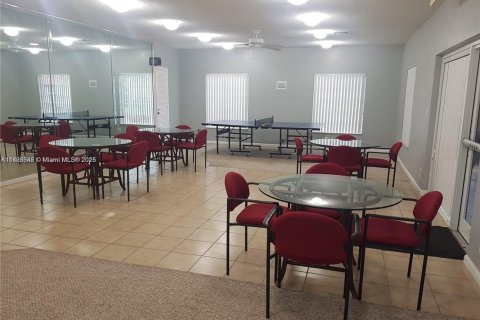 Condo in Pompano Beach, Florida, 1 bedroom  № 1972382 - photo 13