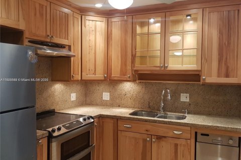 Condo in Pompano Beach, Florida, 1 bedroom  № 1972382 - photo 15