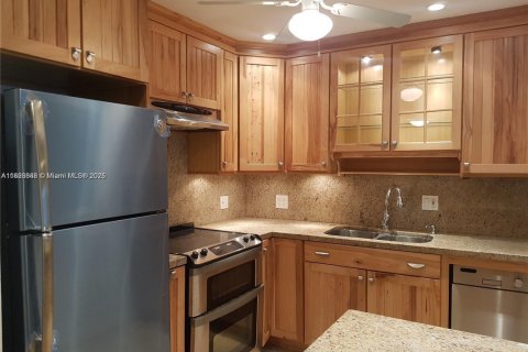 Condo in Pompano Beach, Florida, 1 bedroom  № 1972382 - photo 16