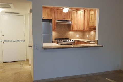 Condo in Pompano Beach, Florida, 1 bedroom  № 1972382 - photo 4