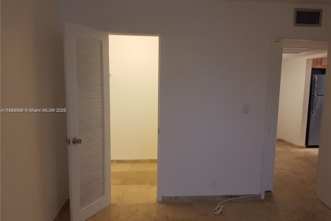 Condo in Pompano Beach, Florida, 1 bedroom  № 1972382 - photo 5